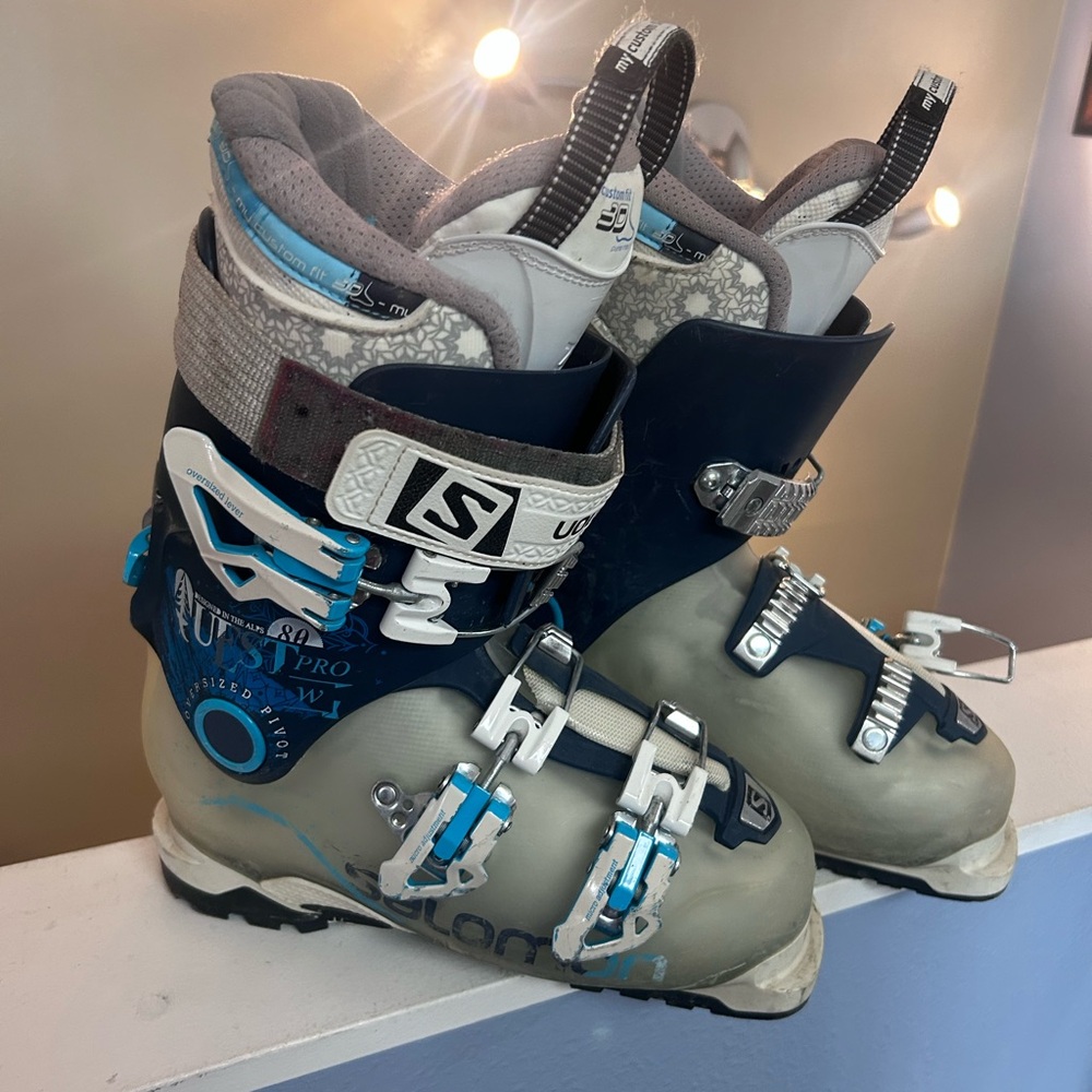 Salomon Blue and Gray Outdoor Games Gear